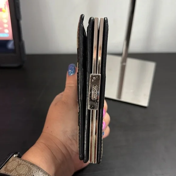 Coach 🤎 Canvas Bifold Wallet with Coach lock. - Picture 3 of 9